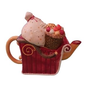 Sakura Debbie Munn Christmas Sleigh Teapot